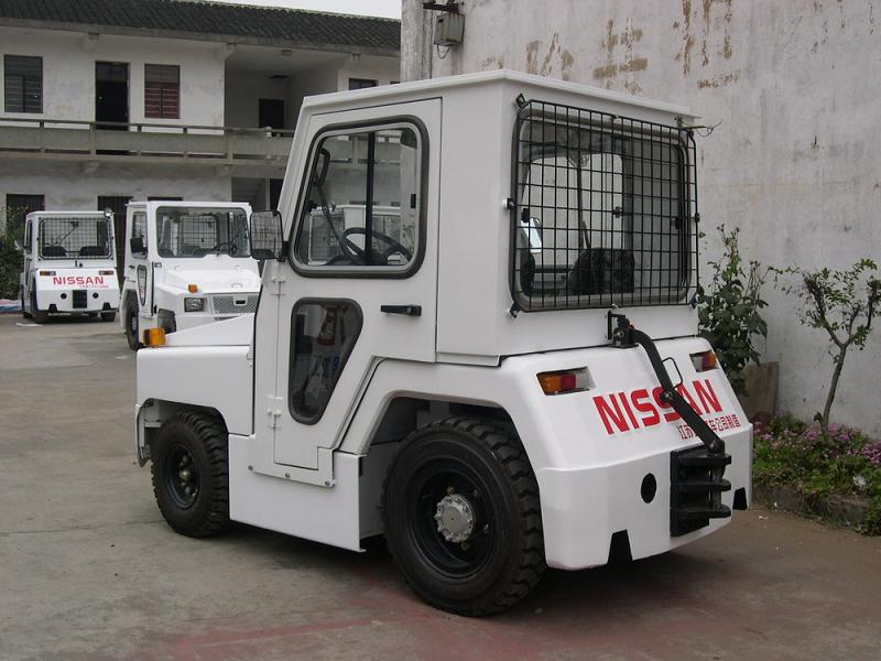 Nissan towing tractor #3