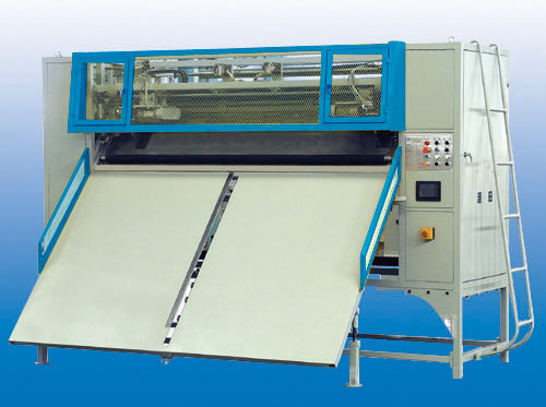 Panel cutting machine