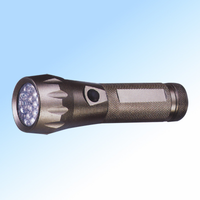 Aluminum LED flashlight