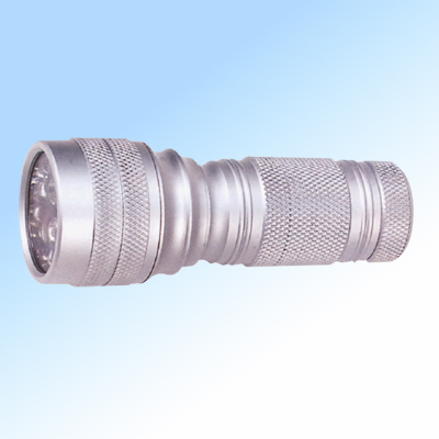 Aluminum LED flashlight