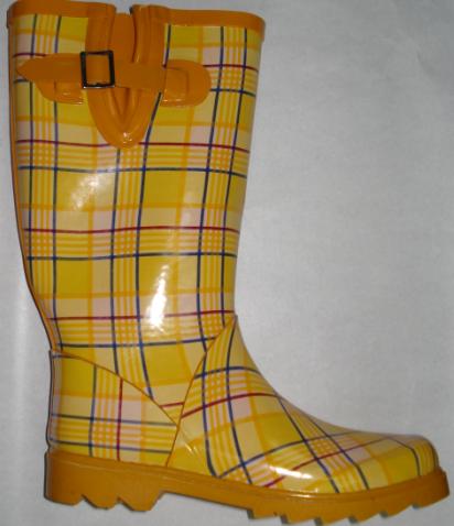 womens rain boots (rubber)