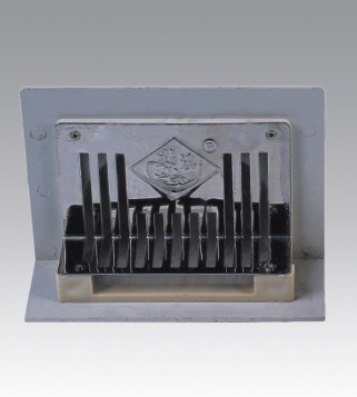 Side wall type floor drain