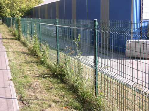 wire mesh fence