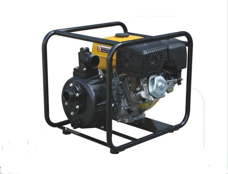 Pressure pump with engine
