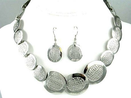 round metal flake necklace