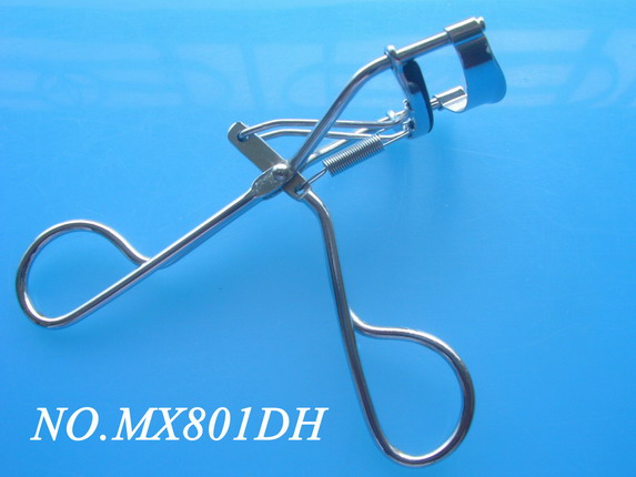 manual eyelash curler