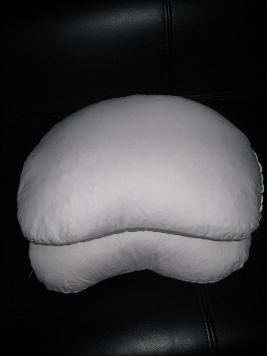 cordiform hugging pillow