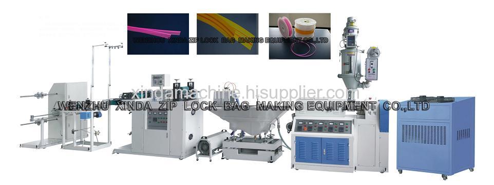 Plastic zipper extruder