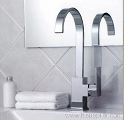 Single lever kitchen faucet