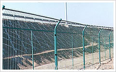 wire mesh fence