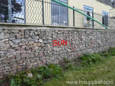 Gabion retaining wall