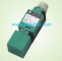 Induction type displacement volume linear sensor