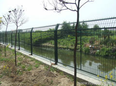 wire mesh fence