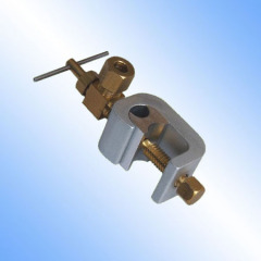 Saddle valve