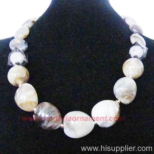 Fashionable beaded handmade necklace