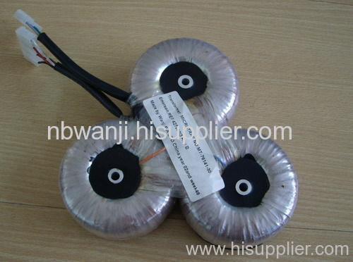 Three phase toroidal transformers