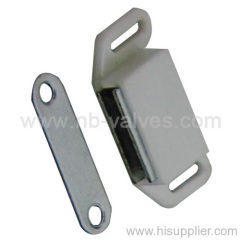 Two holes plate magnetic catch
