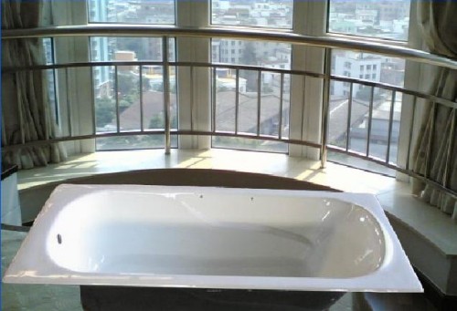 enameled cast iron bathtub