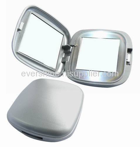 Pocket mirror with light