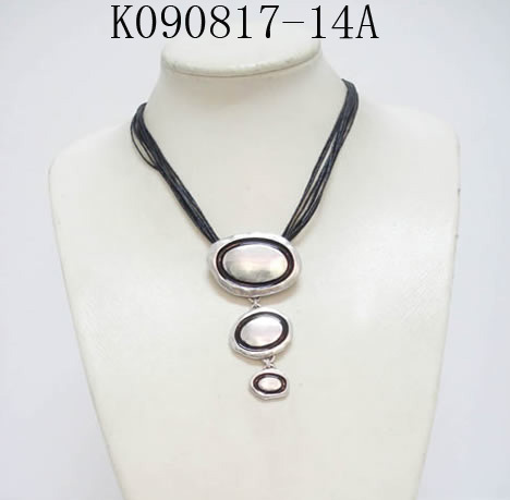 metal pendent rope necklace