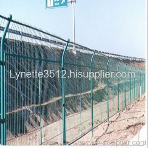 thruway wire mesh fence