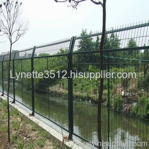 wire mesh fence