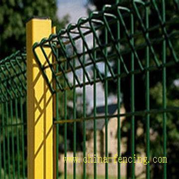PLASTIC COATED WIRE MESH FENCE