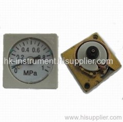 Square pressure gauge