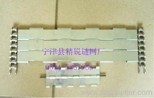 Chain drive conveyor metal plate