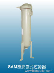 Plastic bag filter housings