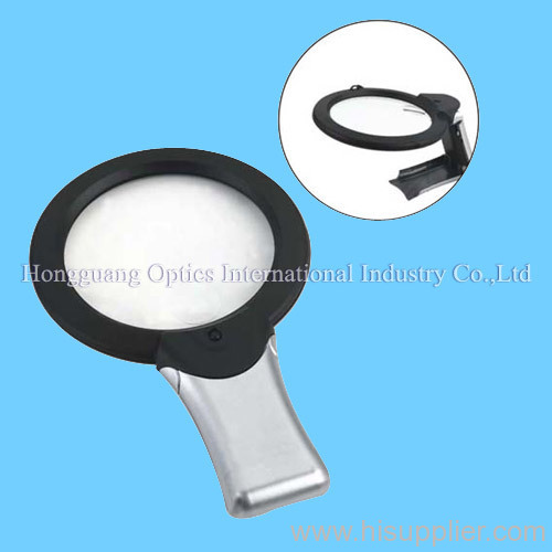 Illuminative folding magnifier