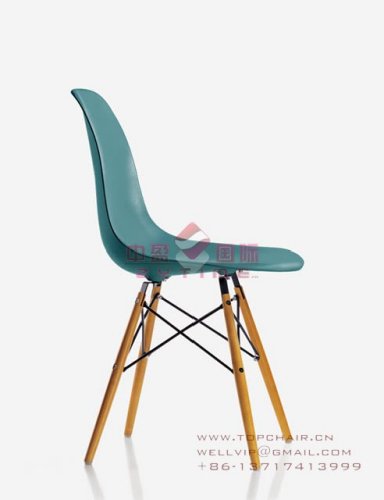 Eames Plastic Side Chair