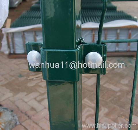 wire mesh fence post