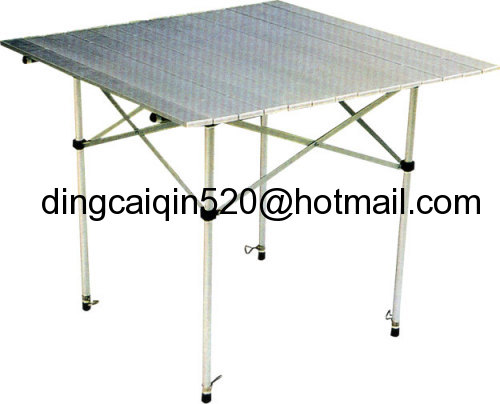 FOLDING TABLE