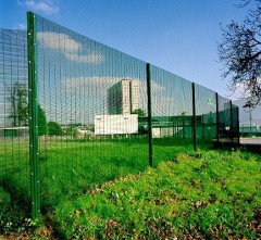 Highway fence