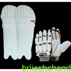 CRICKET GLOVES