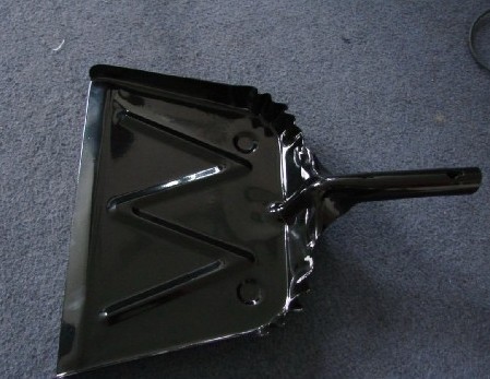 metal dustpan
