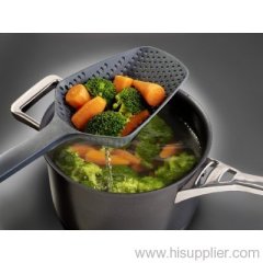 Scoop Colander