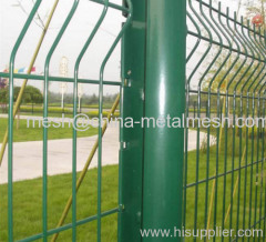 Wire mesh fence