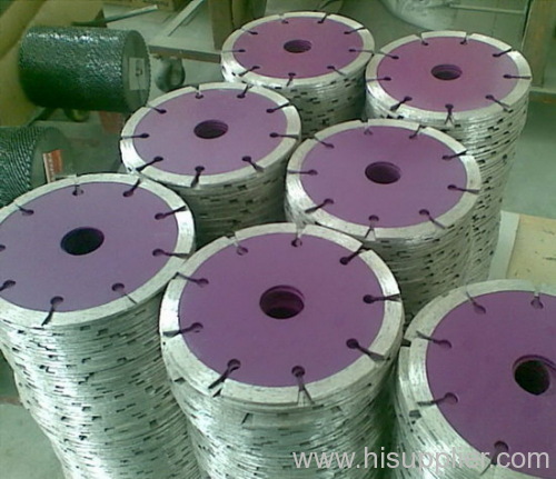 Segmented diamond saw blades