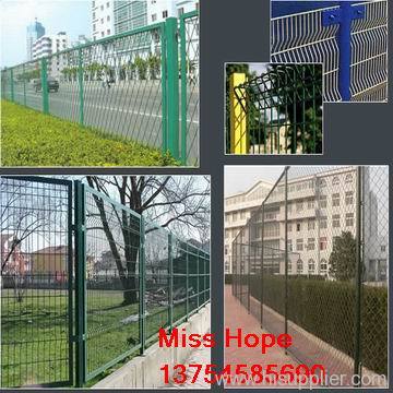 wire mesh fence