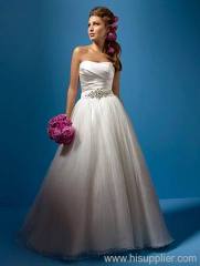 Elegant sleeveless Sweetheart neckline Floor-length tulle wedding gown