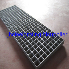 Plug grating