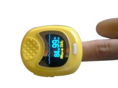 Finger tip pulse oximeter