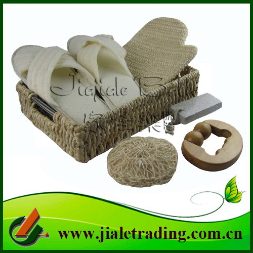 Bath gift set with bamboo