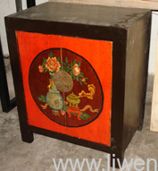 Classical painted night table with 2-door