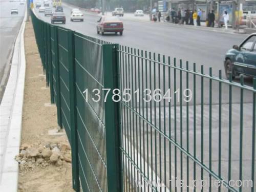 PVC coated welded wire mesh fence