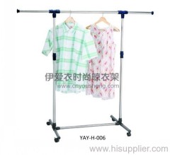 Single pole extendable clothes rack