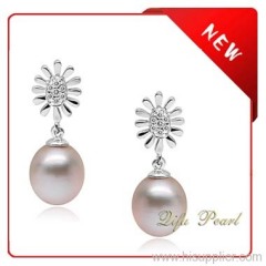 Freshwater pearl earring