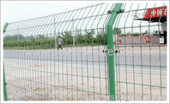 Triangle fence post